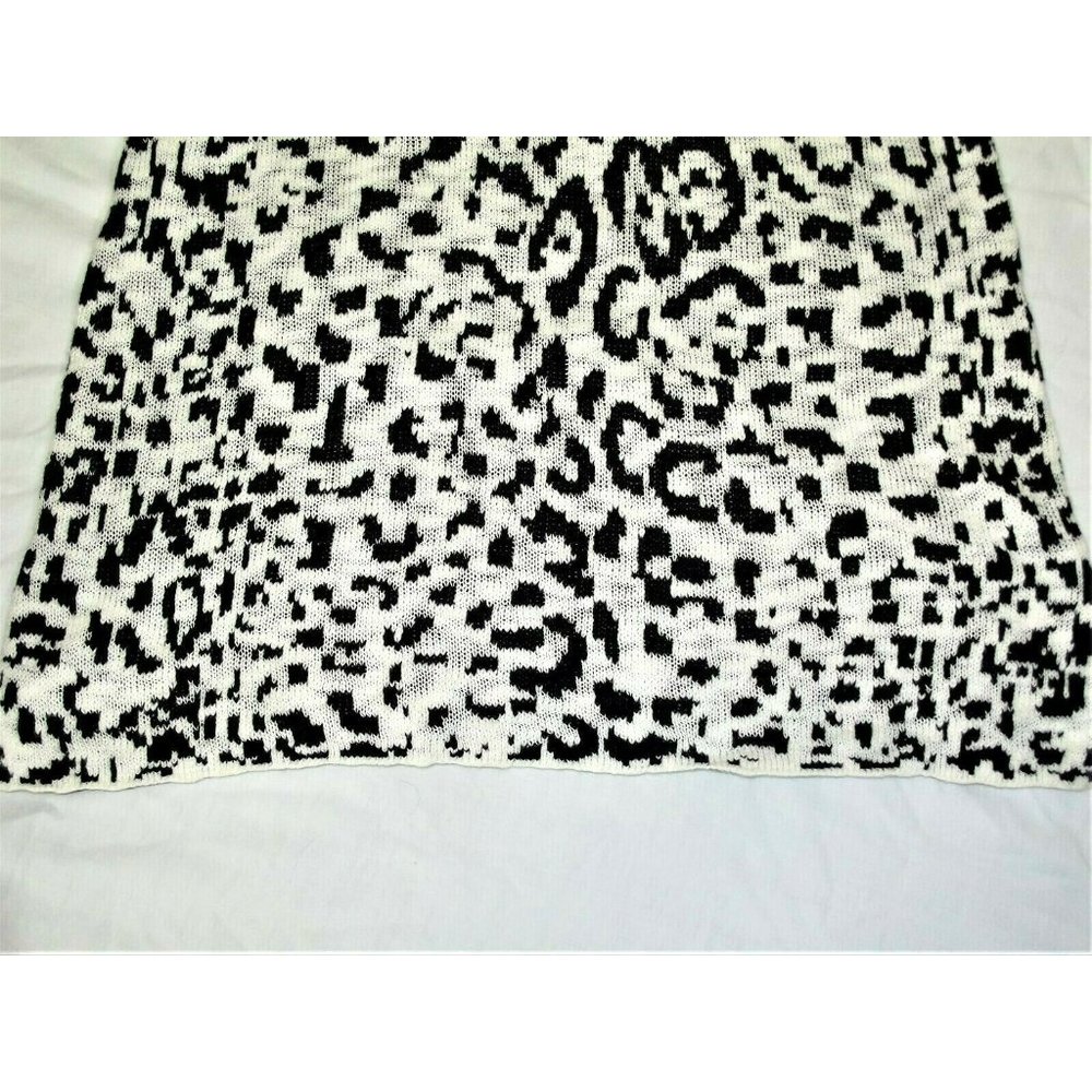 NWOT CHICO ANIMAL PRINT BLK-WHT CRW NECK SWEATER 0 - Picture 4 of 5